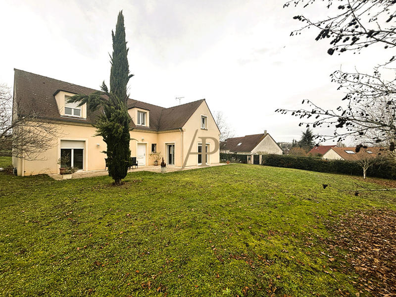 Maison - 208 m² - 8 pièces