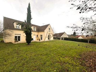 Maison - 208 m² - 8 pièces