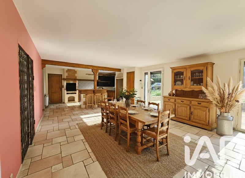 Maison - 312 m² - 9 pièces