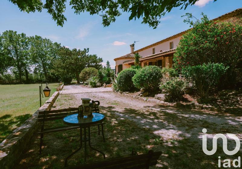 Maison - 270 m² - 9 pièces