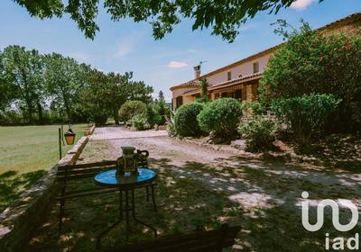 Maison - 270 m² - 9 pièces