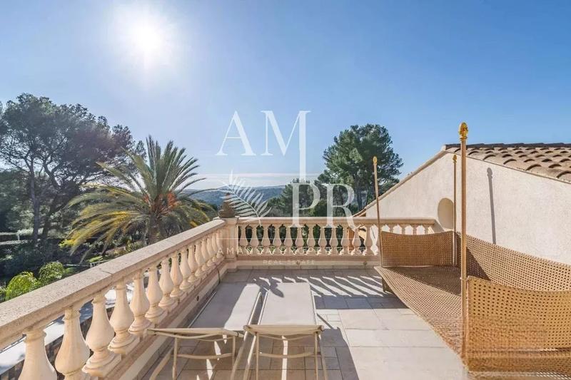 Villa - 555 m² - 10 pièces