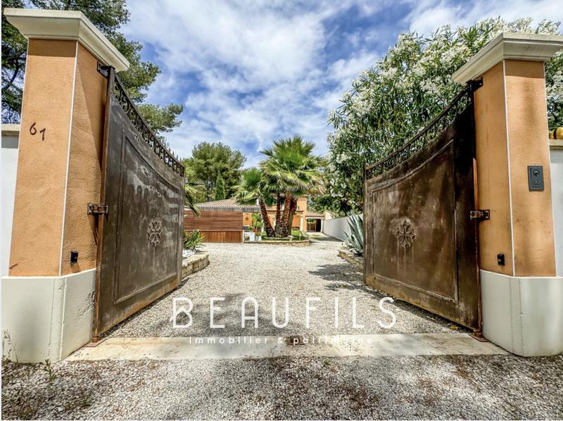 Maison - 228 m² - 7 pièces