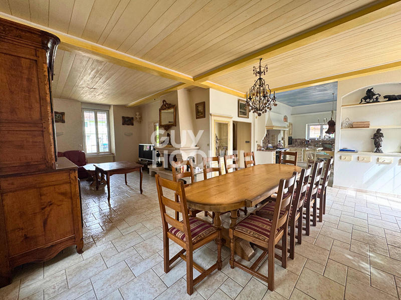 Maison - 161 m² - 8 pièces