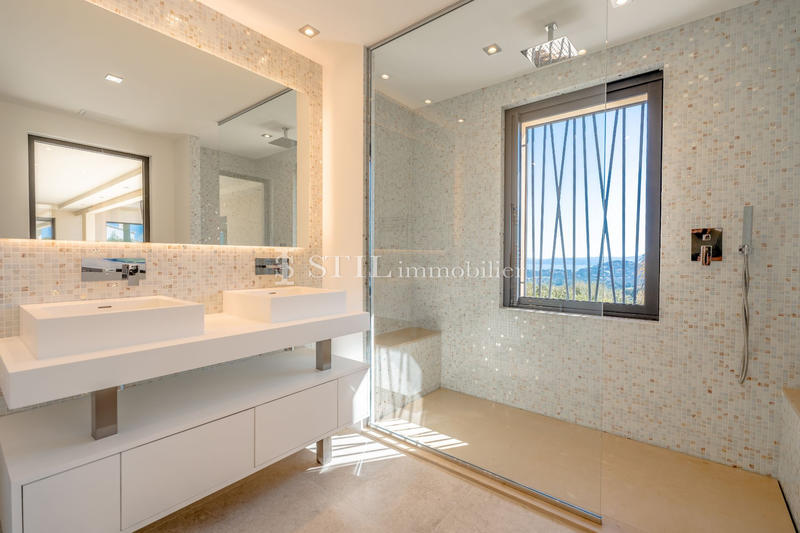 Villa - 353 m² - 6 pièces