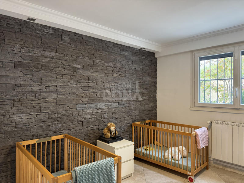 Maison - 242 m² - 8 pièces