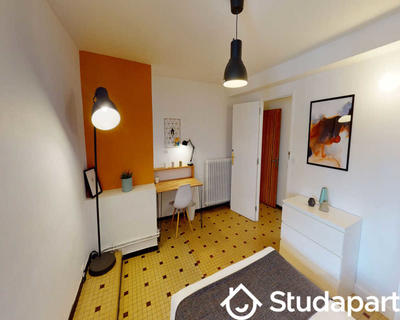 Chambre - 77 m² - 1 pièce