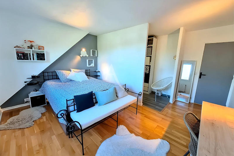 Maison - 214 m² - 9 pièces