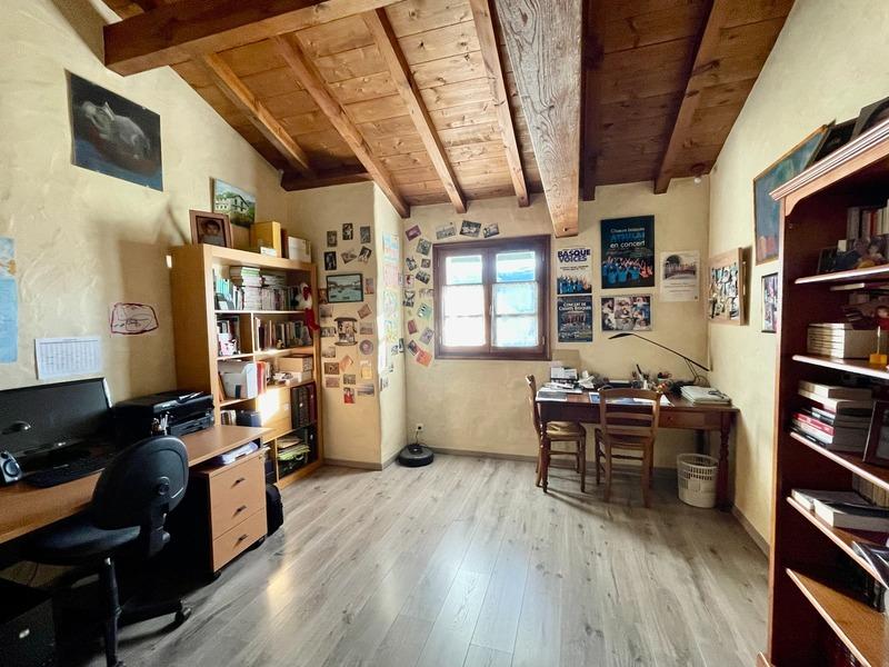 Maison - 240 m² - 9 pièces