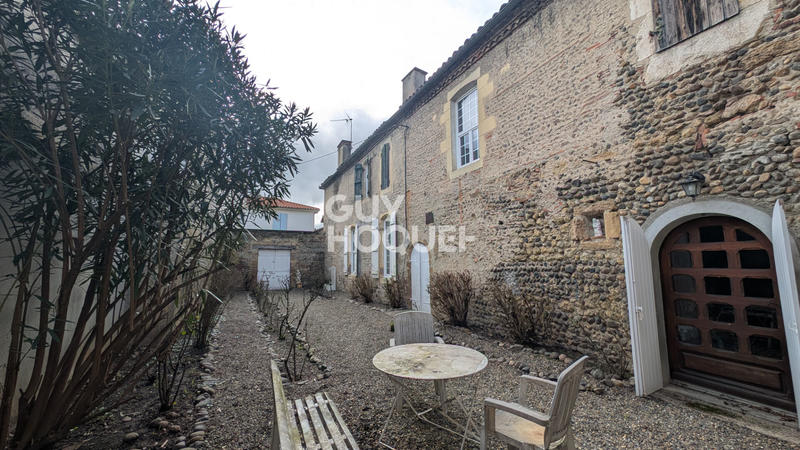 Demeure - 304 m² - 10 pièces