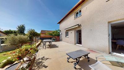 Maison - 202 m² - 7 pièces