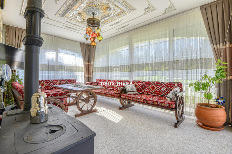 Maison - 550 m² - 7 pièces