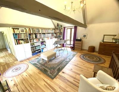 Maison traditionnelle - 211 m² - 7 pièces