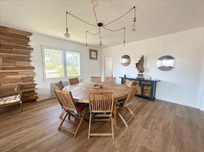 Maison - 204 m² - 8 pièces