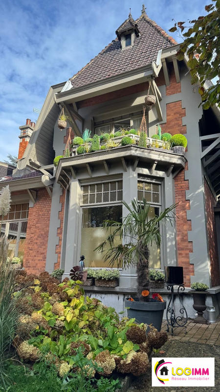 Maison - 282 m² - 8 pièces