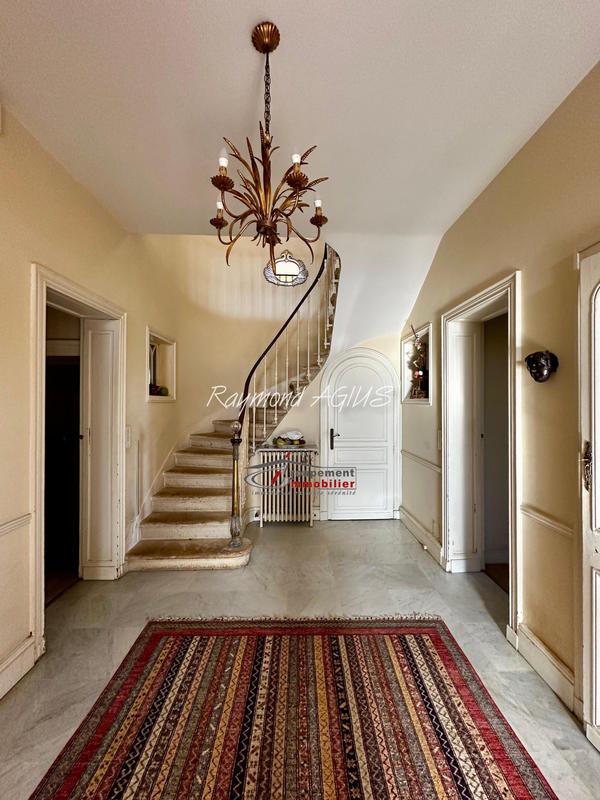 Maison - 510 m² - 11 pièces