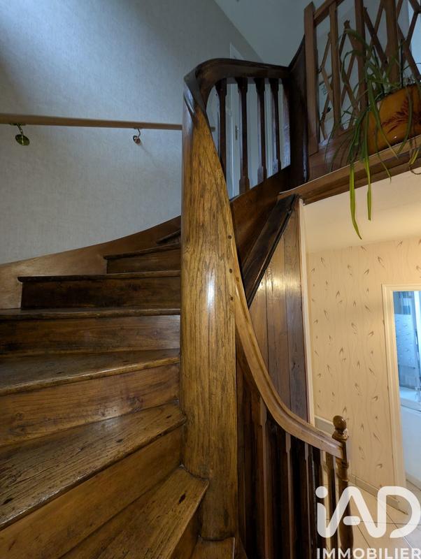 Maison - 214 m² - 8 pièces