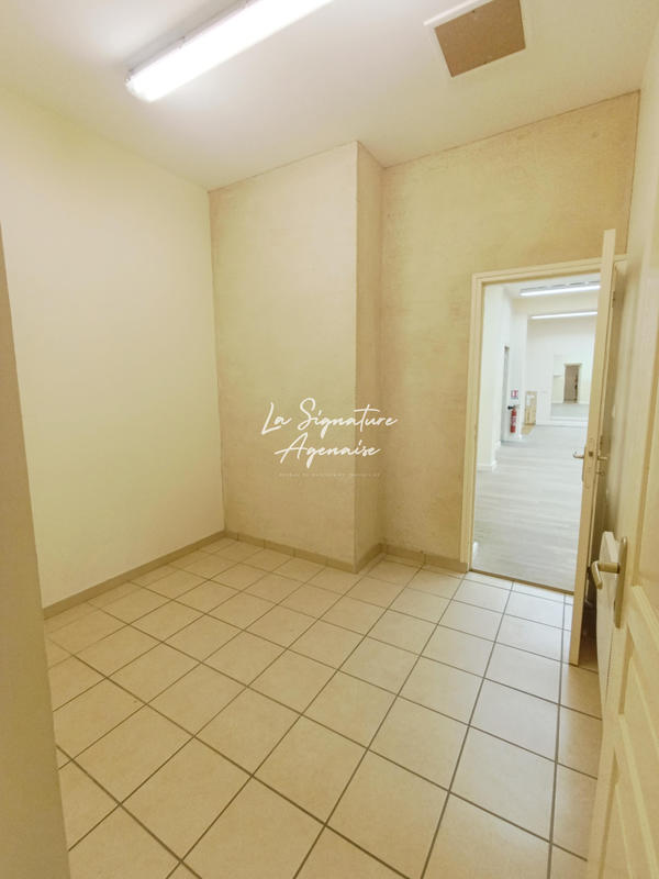 Propriété - 953 m² - 40 pièces