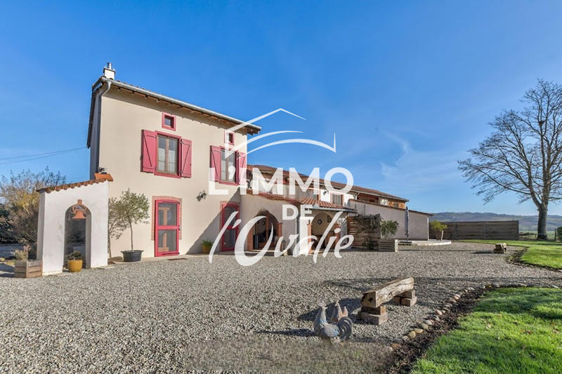 Maison - 394 m² - 16 pièces