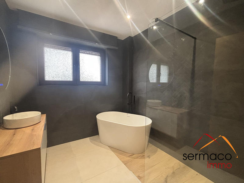 Maison - 200 m² - 6 pièces