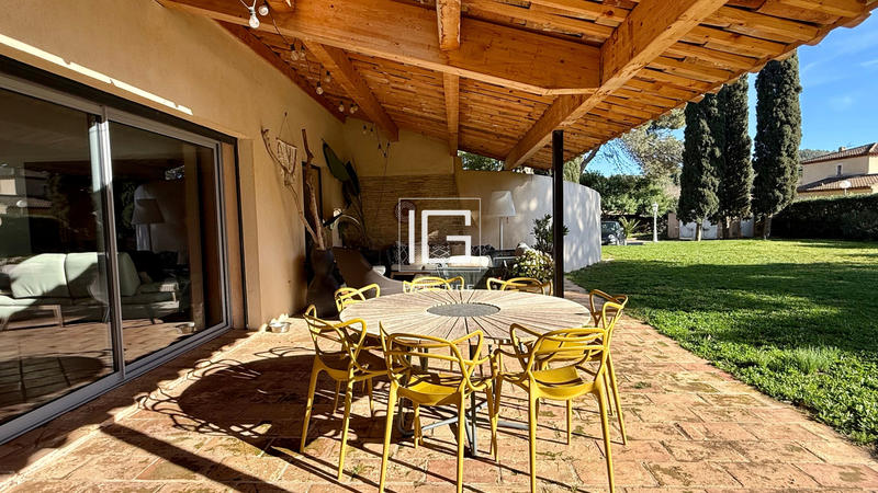 Maison - 300 m² - 7 pièces