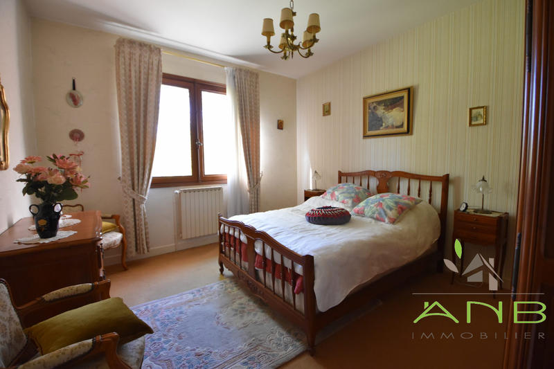 Maison - 140 m² - 9 pièces