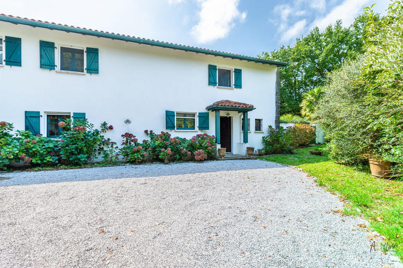 Maison - 209 m² - 6 pièces