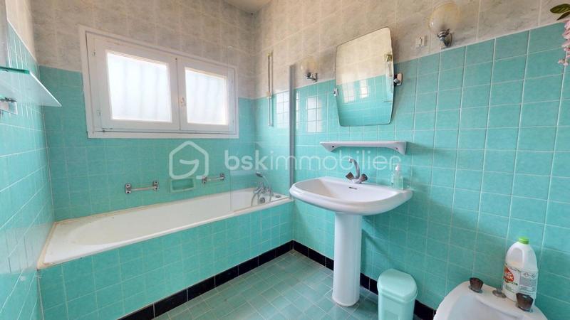 Maison - 232 m² - 10 pièces