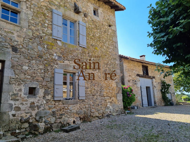 Maison - 370 m² - 6 pièces