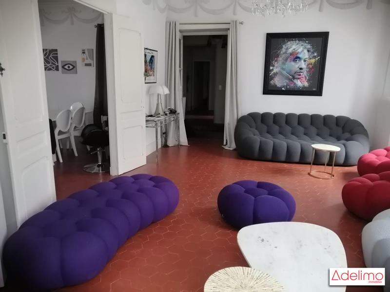 Maison - 408 m² - 12 pièces