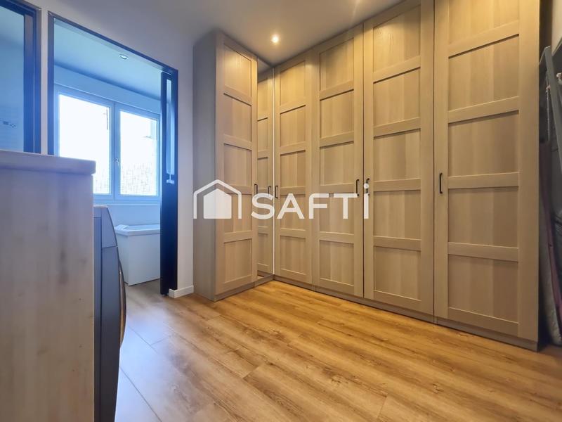 Maison - 222 m² - 8 pièces