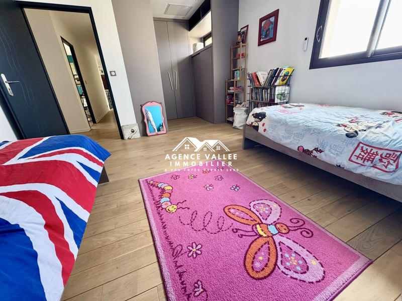 Maison - 280 m² - 8 pièces