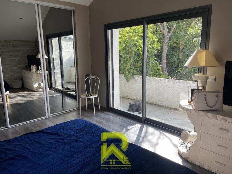 Propriété - 211 m² - 6 pièces