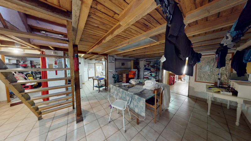 Maison - 250 m² - 5 pièces