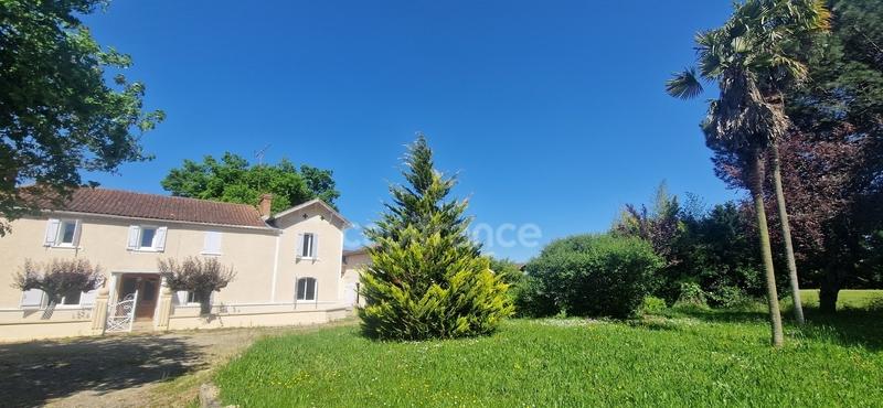 Maison - 272 m² - 8 pièces
