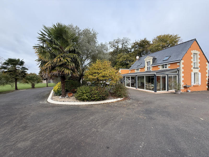 Maison - 214 m² - 7 pièces