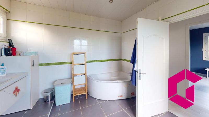 Maison traditionnelle - 243 m² - 5 pièces