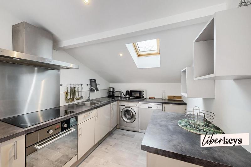 Maison - 220 m² - 10 pièces