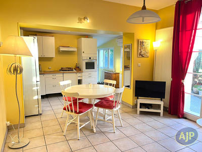 Maison - 96 m² - 5 pièces