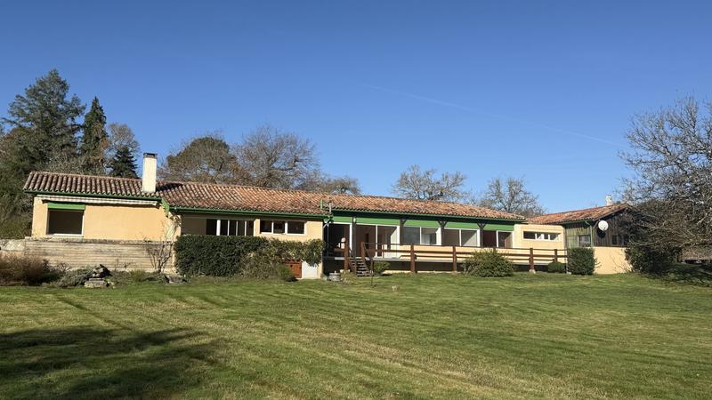 Maison - 235 m² - 7 pièces