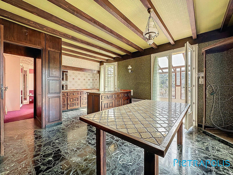 Maison - 180 m² - 5 pièces