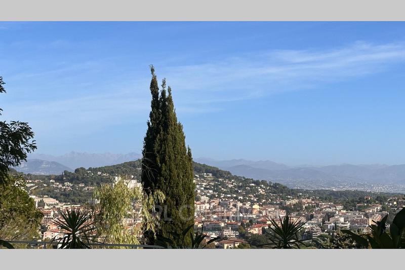 Maison - 380 m² - 8 pièces