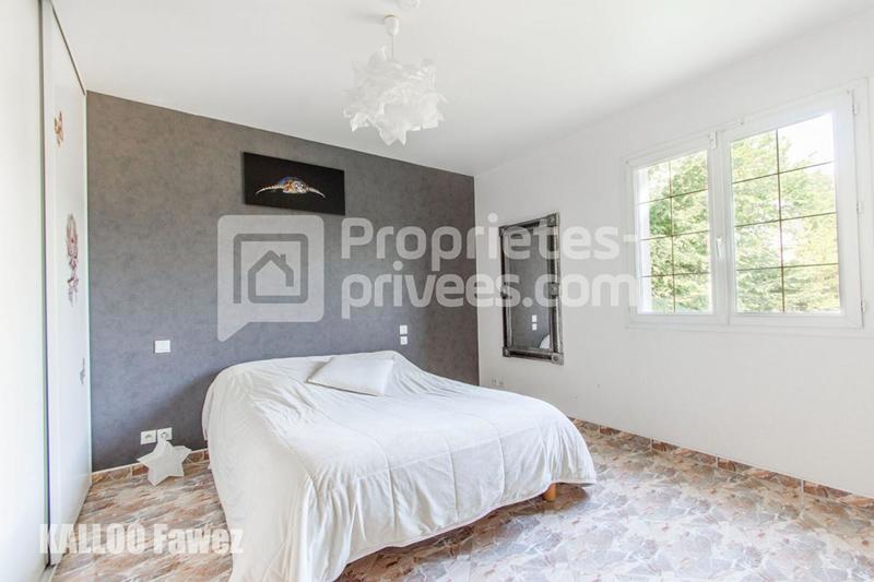 Maison - 222 m² - 8 pièces