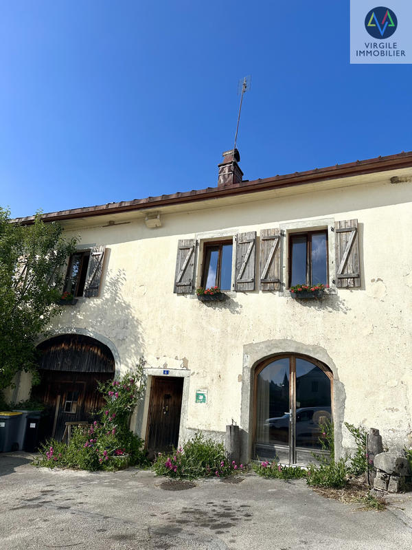 Immeuble - 196 m² - 9 pièces