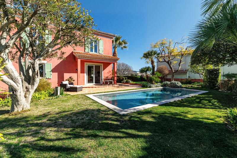 Maison - 205 m² - 6 pièces