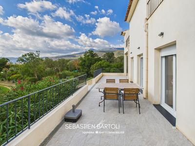 Maison - 208 m² - 4 pièces