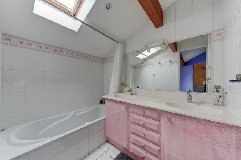 Villa - 332 m² - 6 pièces