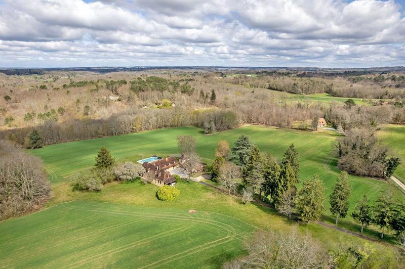 Maison - 242 m² - 11 pièces