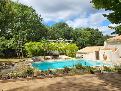 Maison traditionnelle - 275 m² - 8 pièces