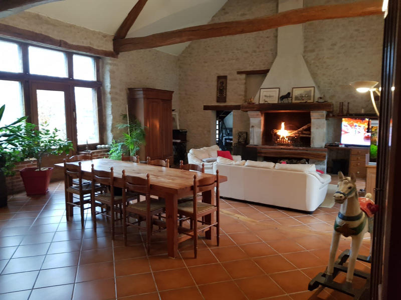 Maison - 300 m² - 8 pièces